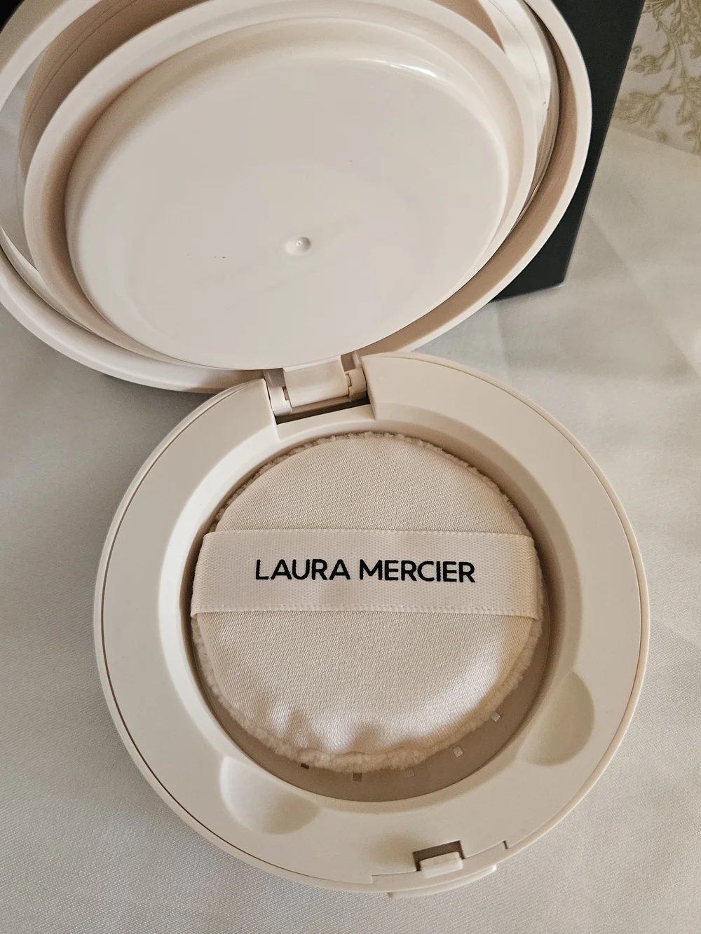 Laura Mercier Translucent Pressed Setting Powder - Translucent Honey